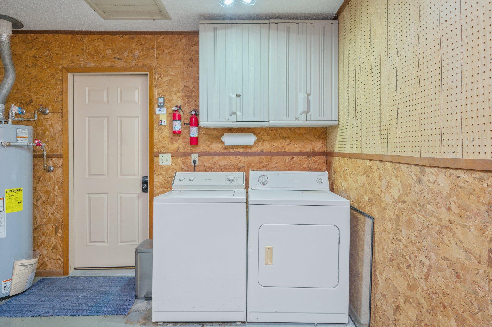 101 Cedar Ridge Way Niceville, FL 32578 - Photo 25 of 33 a utility room with dryer and washer