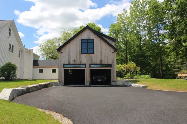 $1,875,000 | 85 College Road, Stratham, NH 03885
