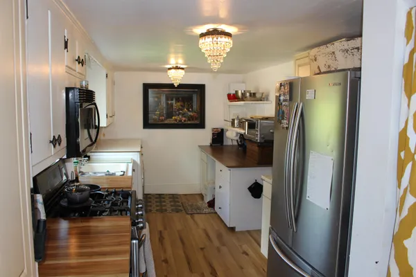 $1,875,000 | 85 College Road, Stratham, NH 03885