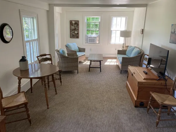 $1,875,000 | 85 College Road, Stratham, NH 03885