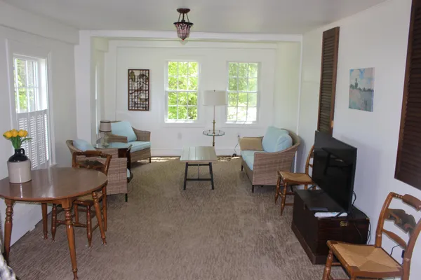 $1,875,000 | 85 College Road, Stratham, NH 03885