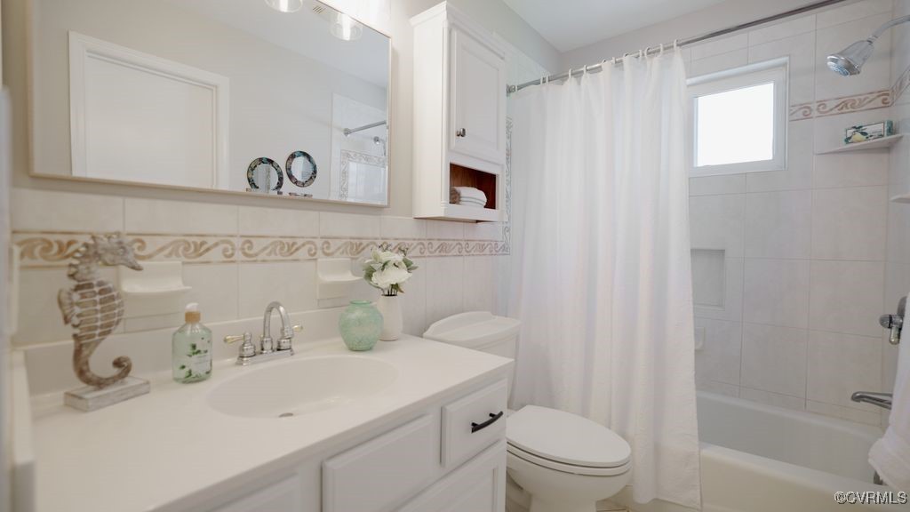 3511 Respess Road Midlothian, VA 23112 - Photo 20 of 40 a bathroom with a sink toilet and shower