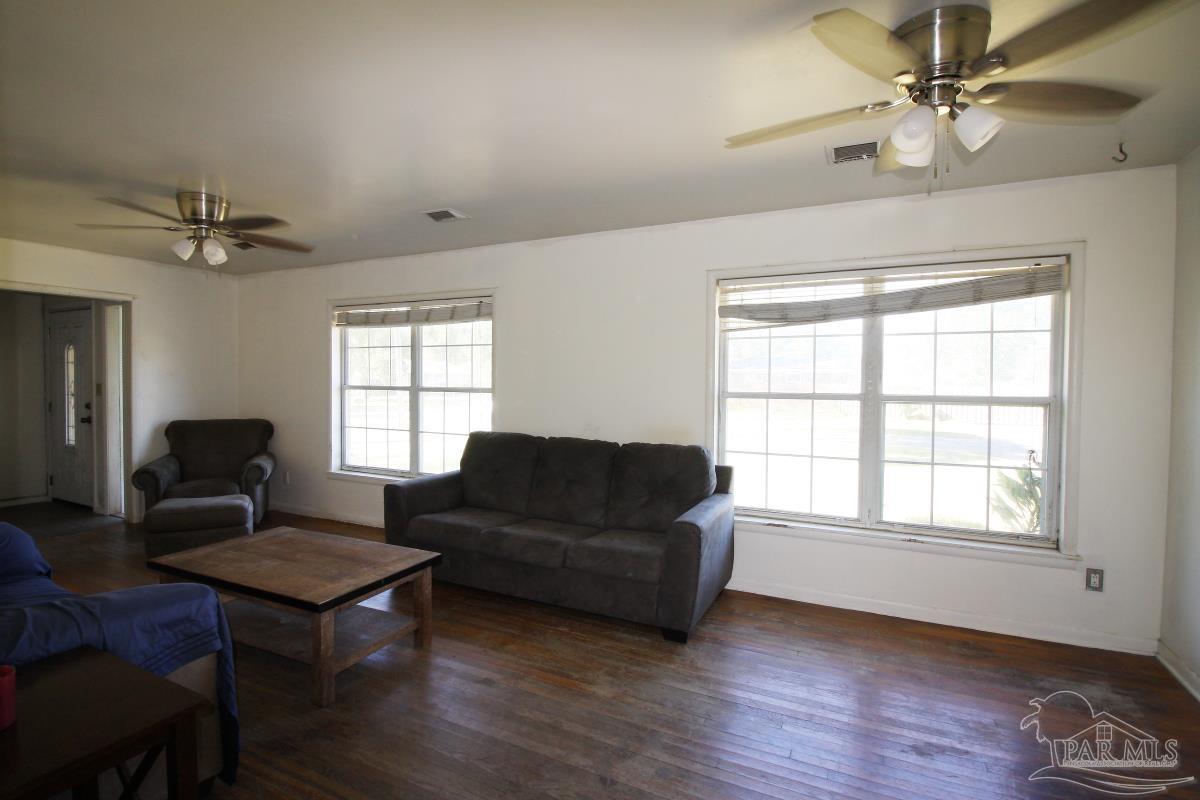 165 Beland Road Pensacola, FL 32534 - Photo 4 of 32 Gallery Image 4