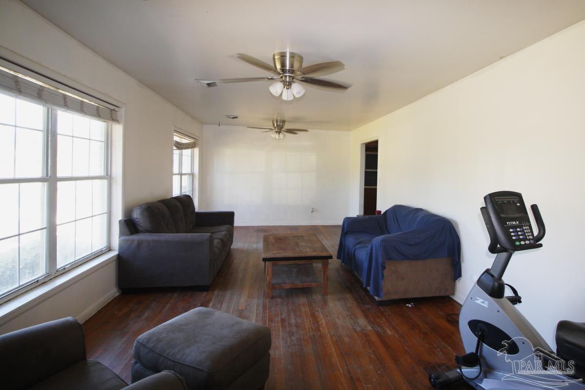 165 Beland Road Pensacola, FL 32534 - Photo 5 of 32 Gallery Image 5