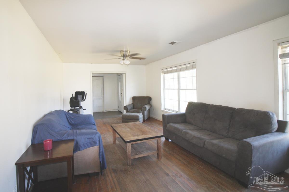 165 Beland Road Pensacola, FL 32534 - Photo 6 of 32 Gallery Image 6