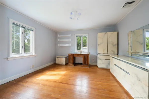 $9,500 | 1 Parkside Drive, Great Neck, NY 11021