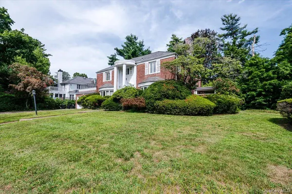$9,500 | 1 Parkside Drive, Great Neck, NY 11021