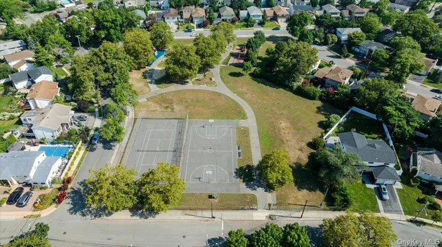 $9,500 | 1 Parkside Drive, Great Neck, NY 11021