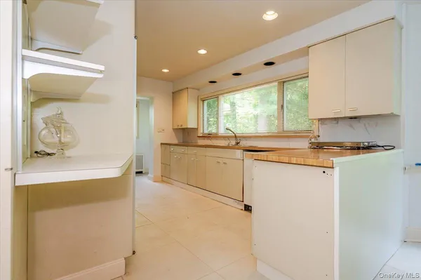 $9,500 | 1 Parkside Drive, Great Neck, NY 11021