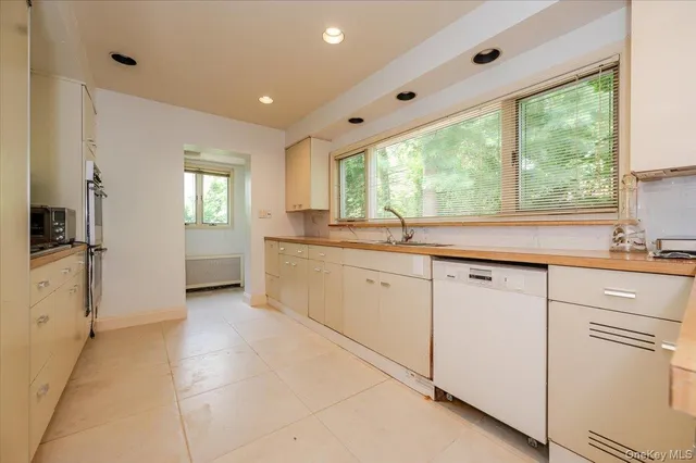 $9,500 | 1 Parkside Drive, Great Neck, NY 11021