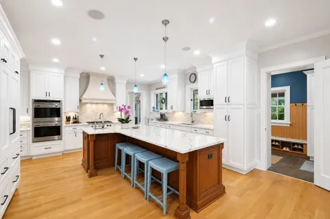 $3,095,000 | 2855 Sheridan Place, Evanston, IL 60201