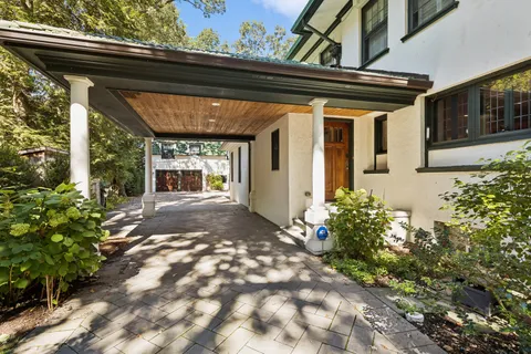 2855 Sheridan Place, Evanston, IL 60201