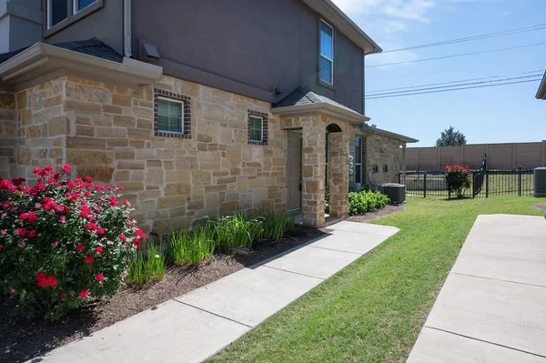 $1,895 | 415 Epiphany Lane, Pflugerville, TX 78660