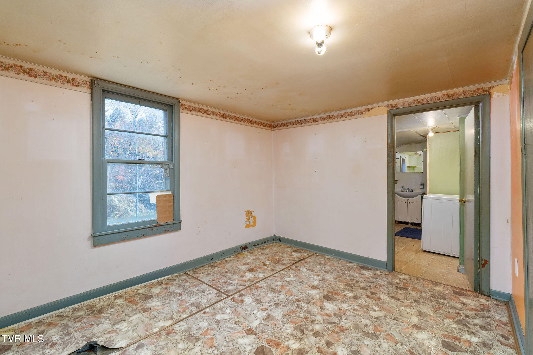 1802 Winchester Road Shady Valley, TN 37688 - Photo 11 of 40 DSC04710