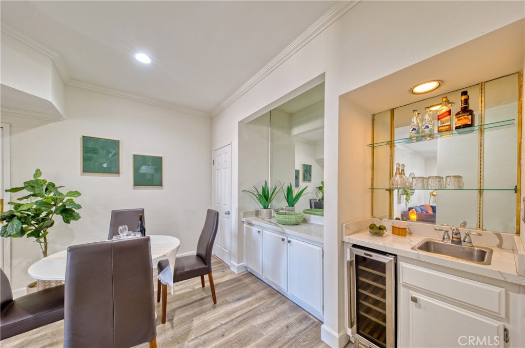1665 Federal Avenue, Unit 302 Los Angeles, CA 90025 - Photo 12 of 31 a dining room with furniture and a potted plant