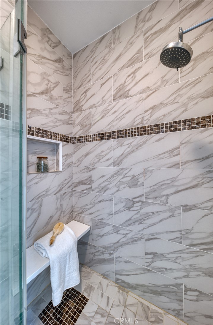 1665 Federal Avenue, Unit 302 Los Angeles, CA 90025 - Photo 27 of 31 a bathroom with a toilet