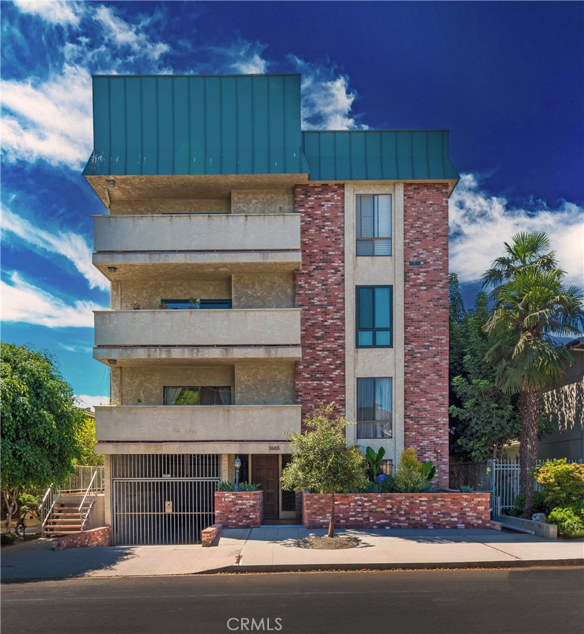 1665 Federal Avenue, Unit 302 Los Angeles, CA 90025 - Photo 31 of 31 front view of a building with a street