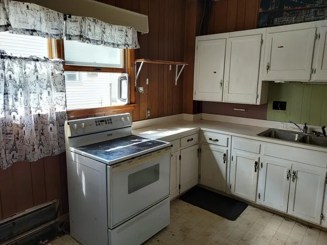 $92,000 | 236 Katahdin Avenue, Millinocket, ME 04462