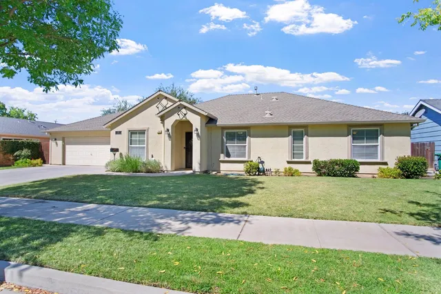 a view of a house with a back yard