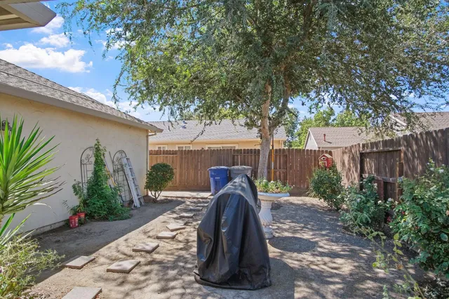 a view of a back yard of the house
