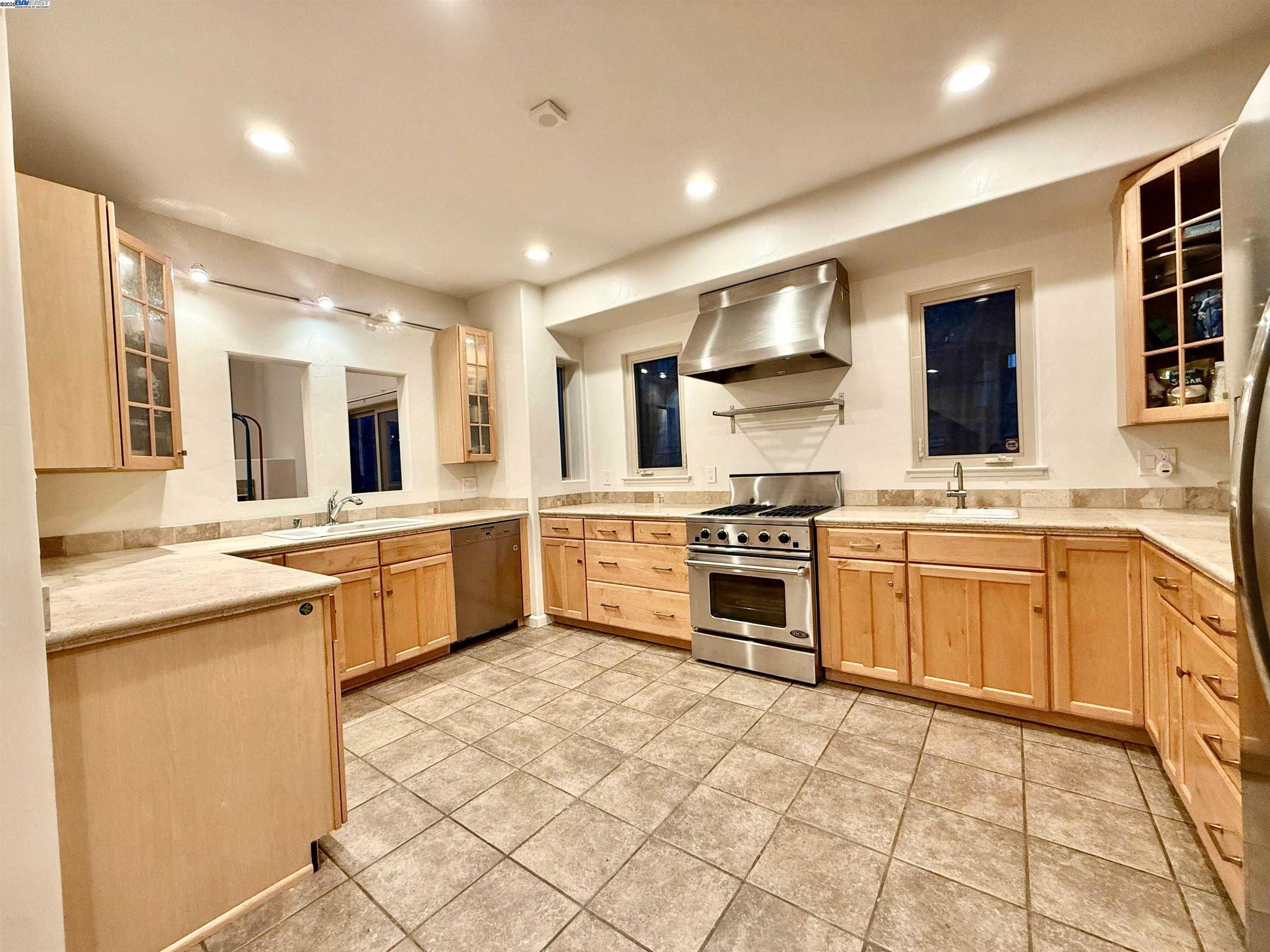 4400 St Andrews Road Oakland, CA 94605 - Photo 6 of 30