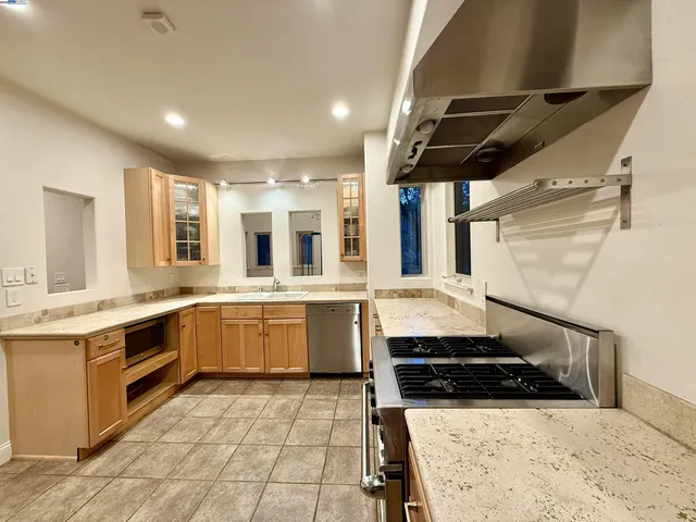 $1,390,000 | 4400 St Andrews Road, Oakland, CA 94605