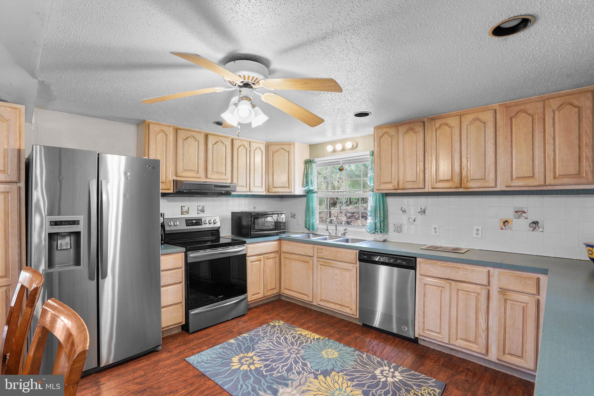 15775 Mt Calvert Road Upper Marlboro, MD 20772 - Photo 12 of 58 Bright kitchen