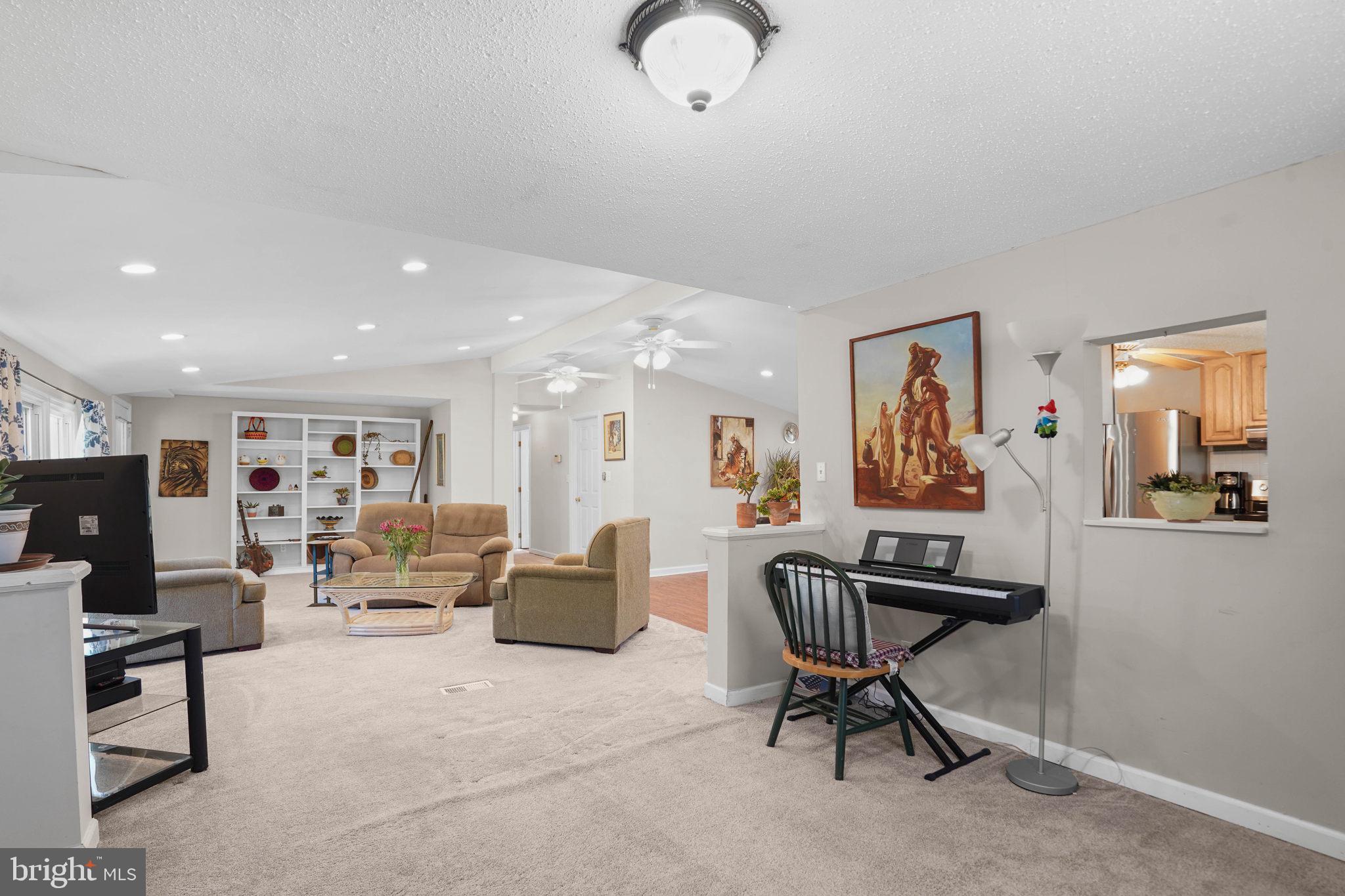 15775 Mt Calvert Road Upper Marlboro, MD 20772 - Photo 16 of 58 Pass thru to kitchen