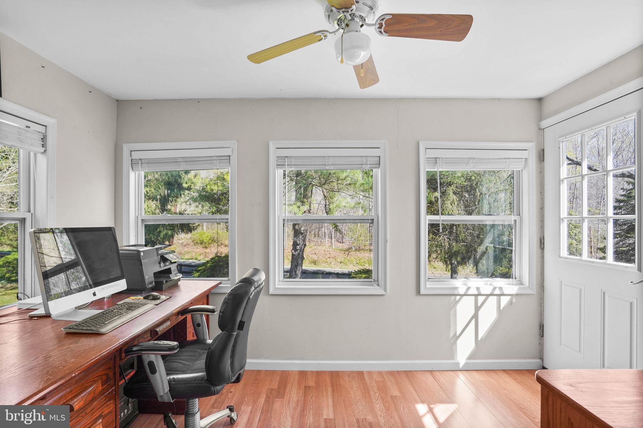 15775 Mt Calvert Road Upper Marlboro, MD 20772 - Photo 18 of 58 Sunny office