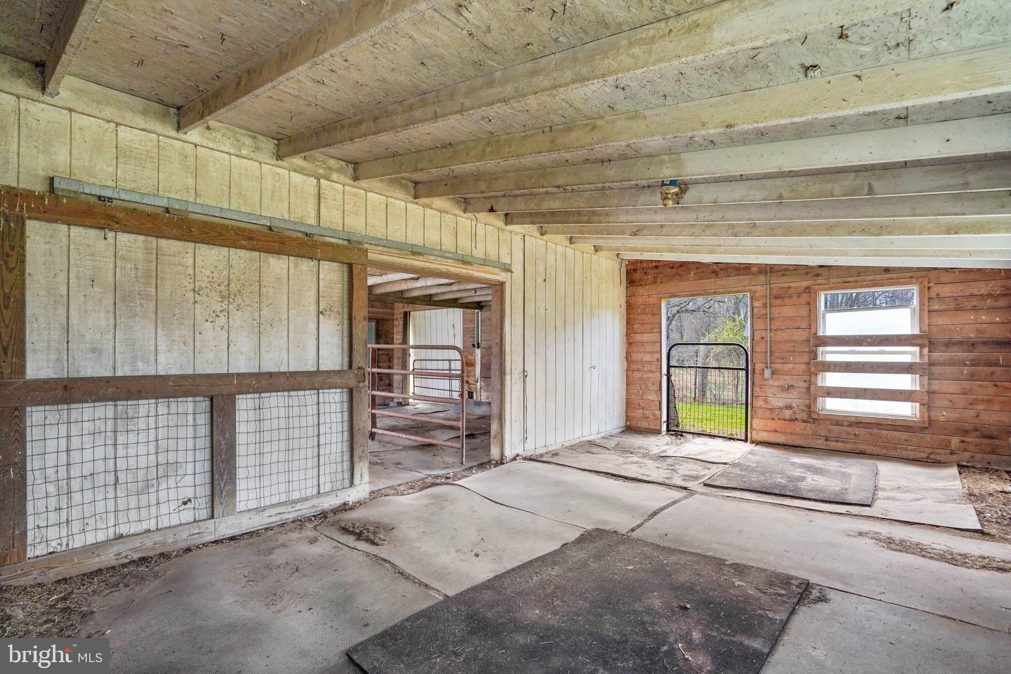 15775 Mt Calvert Road Upper Marlboro, MD 20772 - Photo 41 of 58 Inside barn