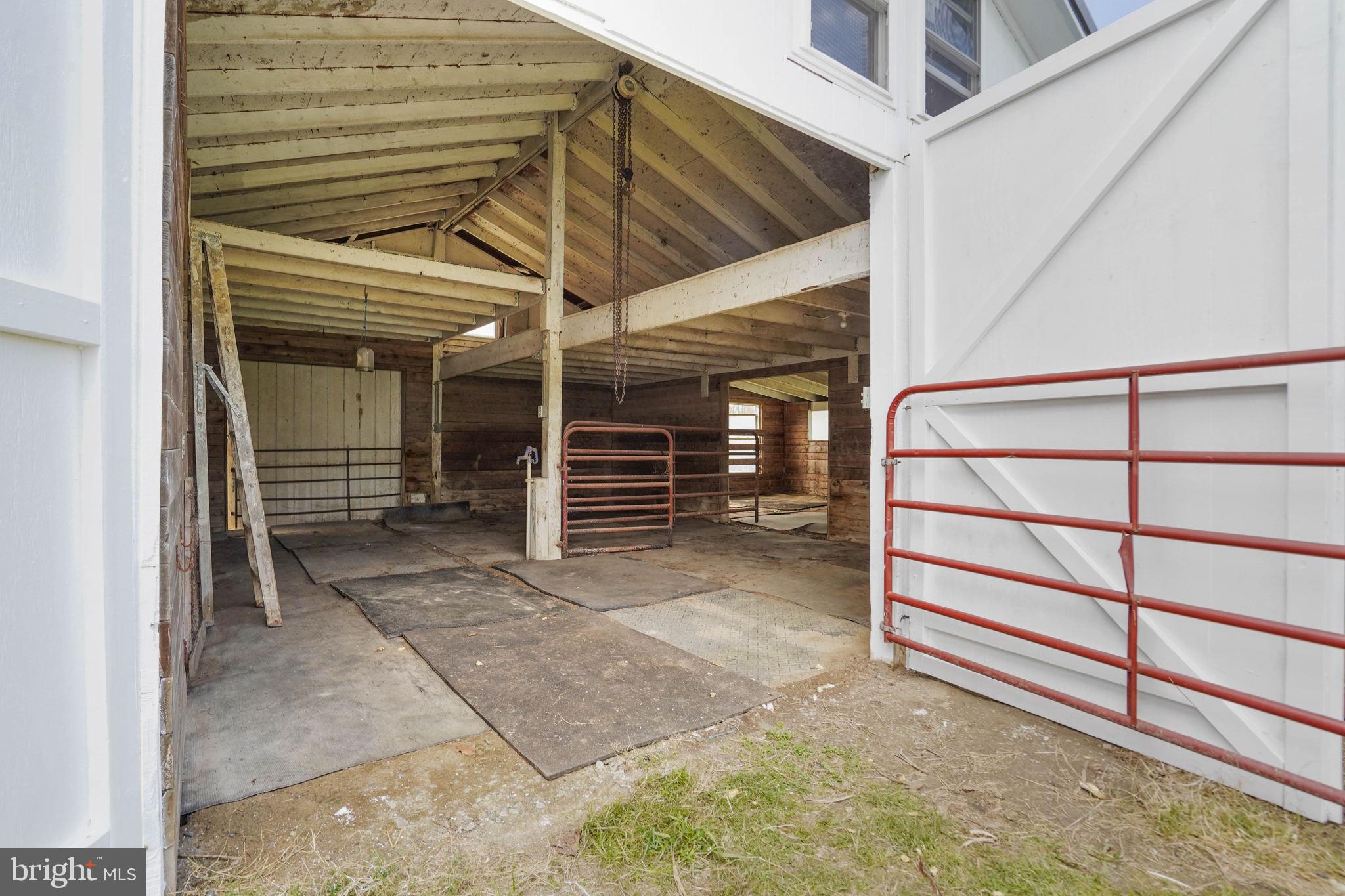15775 Mt Calvert Road Upper Marlboro, MD 20772 - Photo 42 of 58 Inside barn