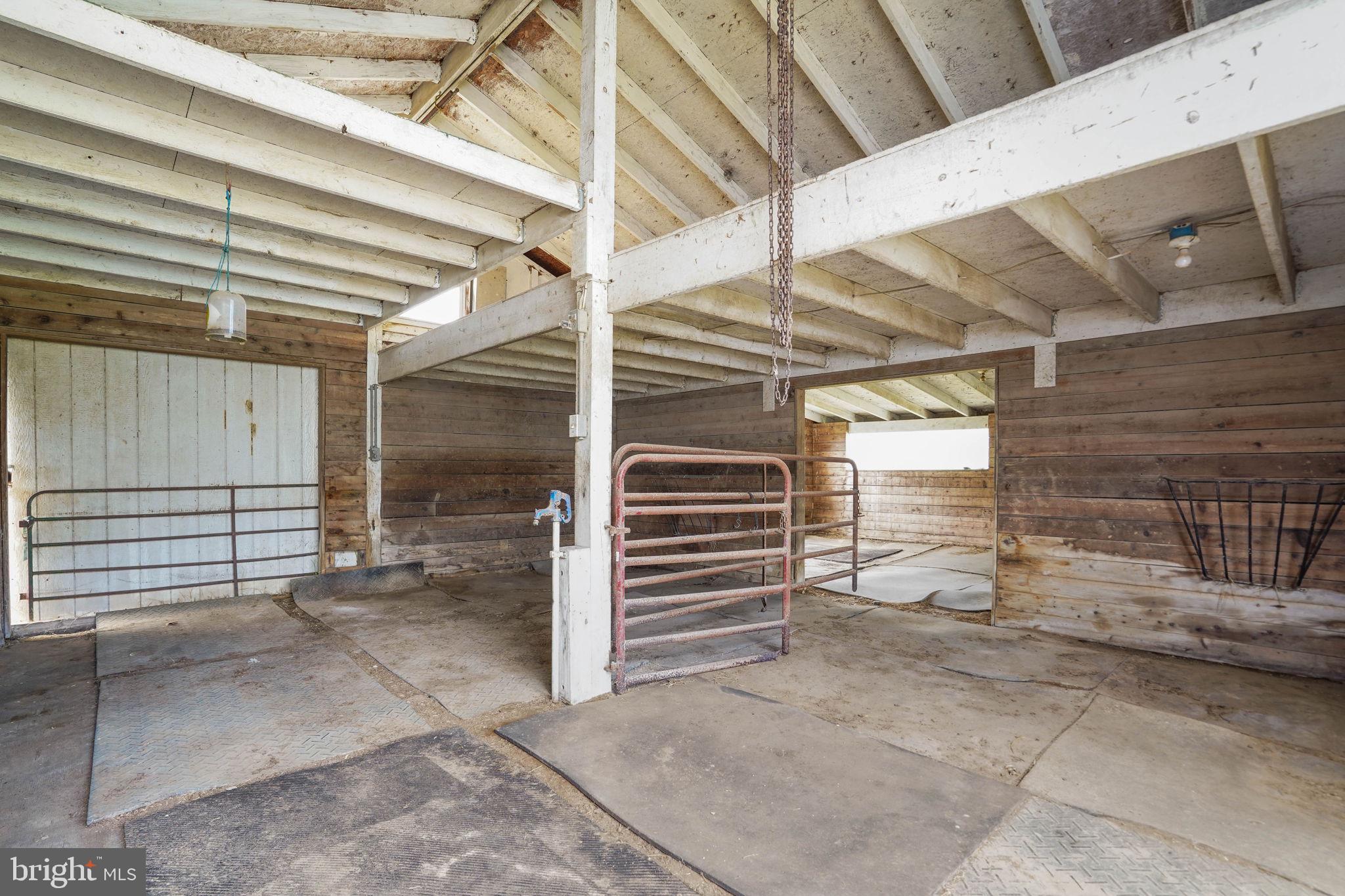 15775 Mt Calvert Road Upper Marlboro, MD 20772 - Photo 44 of 58 Inside barn