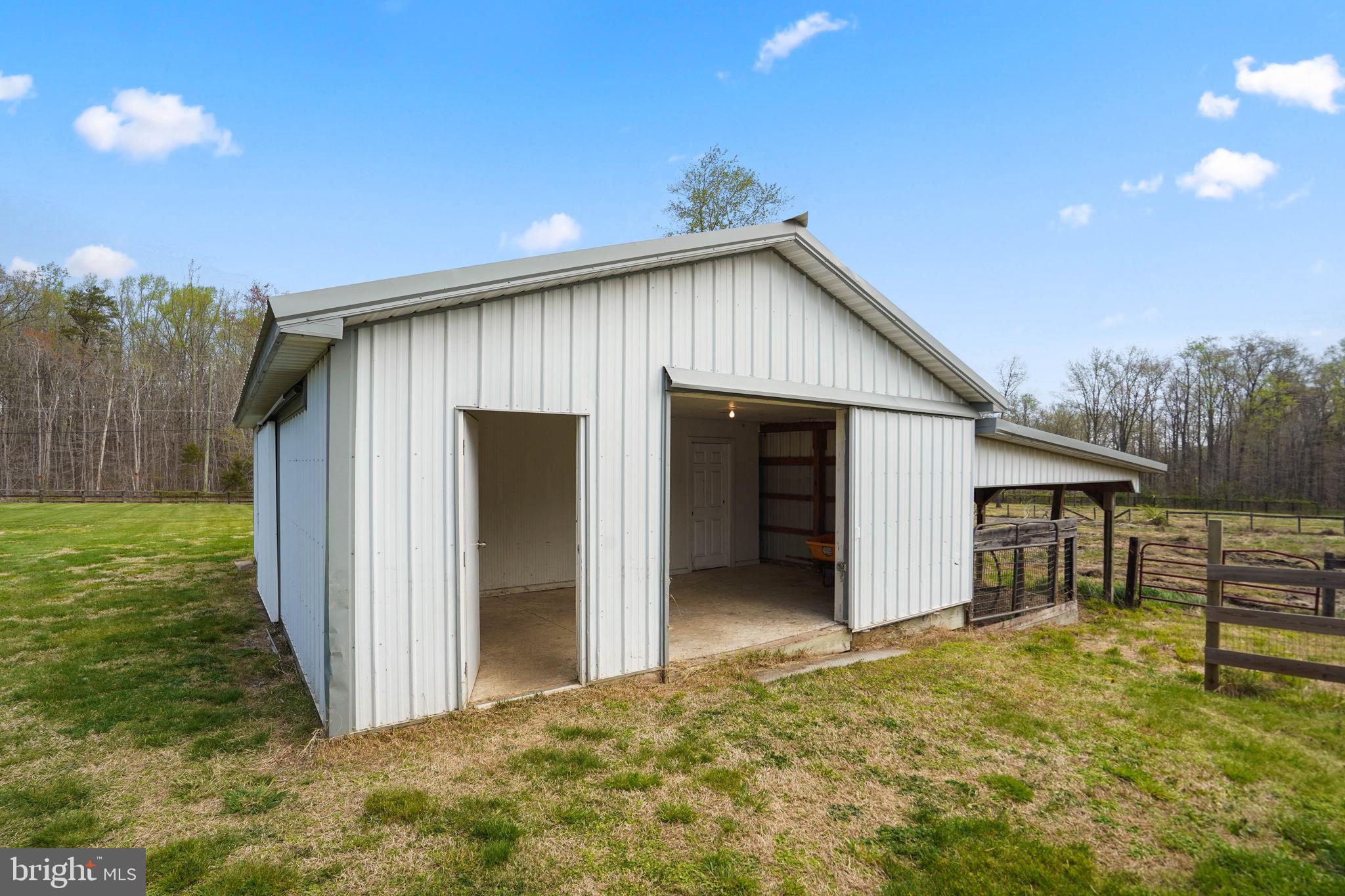 15775 Mt Calvert Road Upper Marlboro, MD 20772 - Photo 47 of 58 Side entrace w doors open