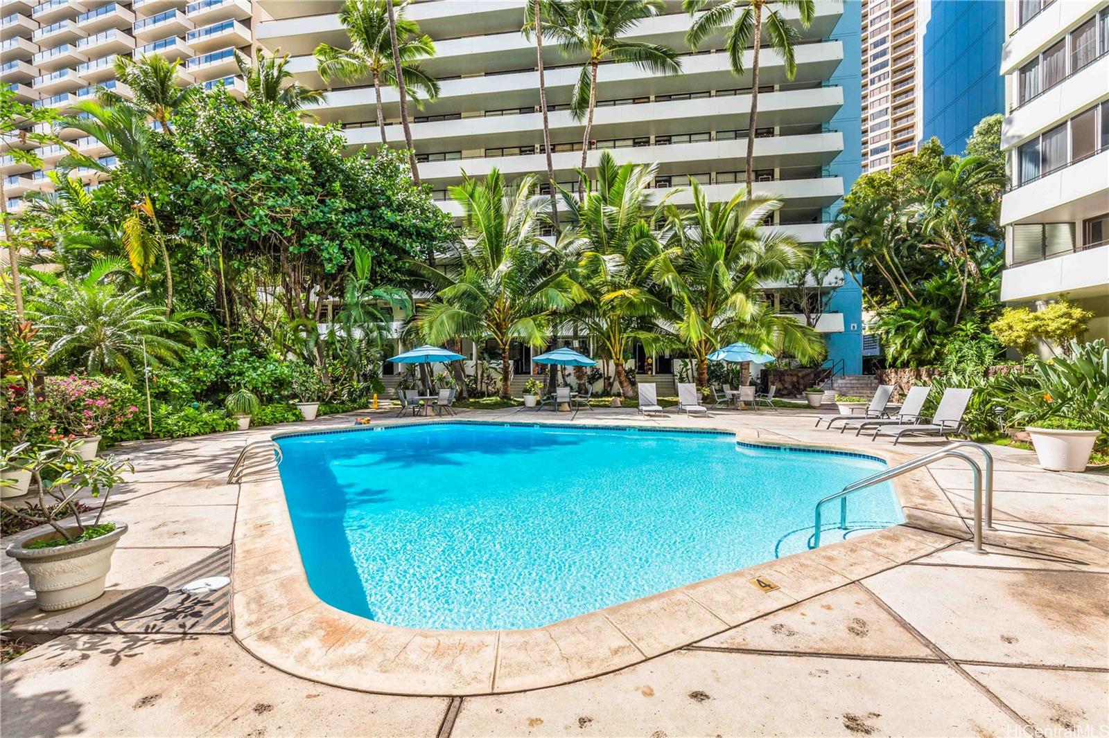 425 Ena Road, Unit 706B Honolulu, HI 96815 - Photo 16 of 23 a view of a swimming pool with sitting area