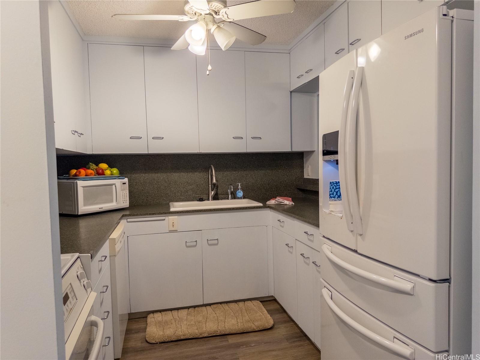 425 Ena Road, Unit 706B Honolulu, HI 96815 - Photo 5 of 23 a view of cabinets and wooden floor