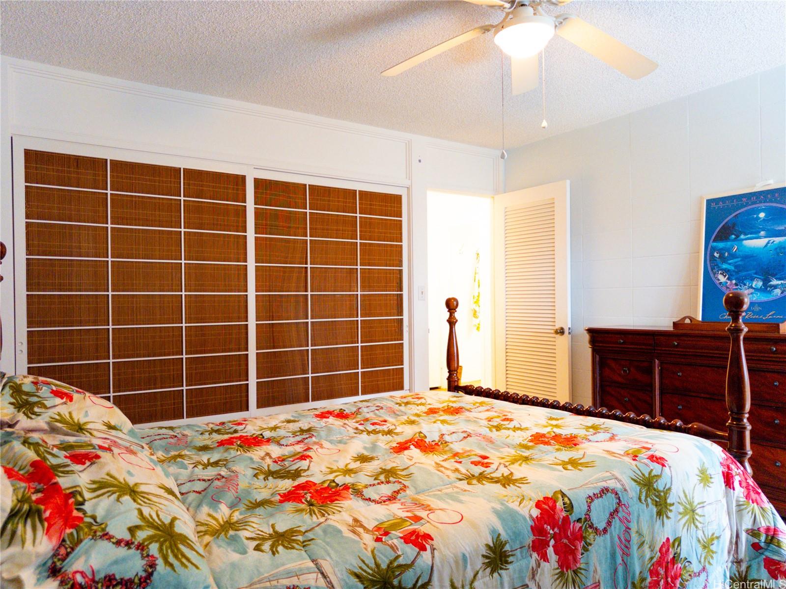425 Ena Road, Unit 706B Honolulu, HI 96815 - Photo 7 of 23 a bedroom with a bed and a window