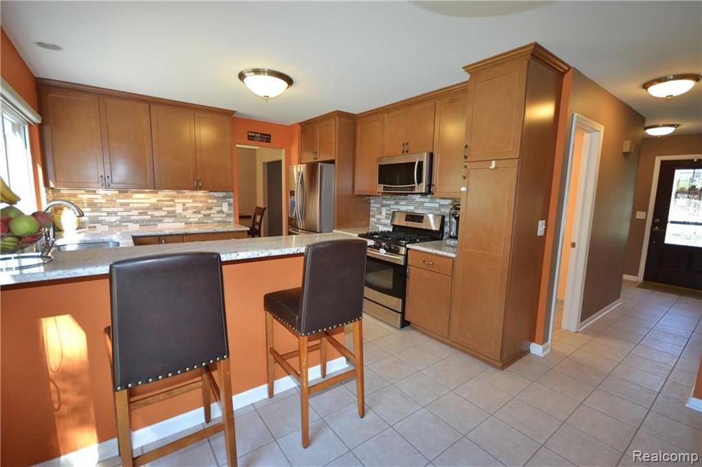 35870 Fredericksburg Road Farmington Hills, MI 48331 - Photo 5 of 45