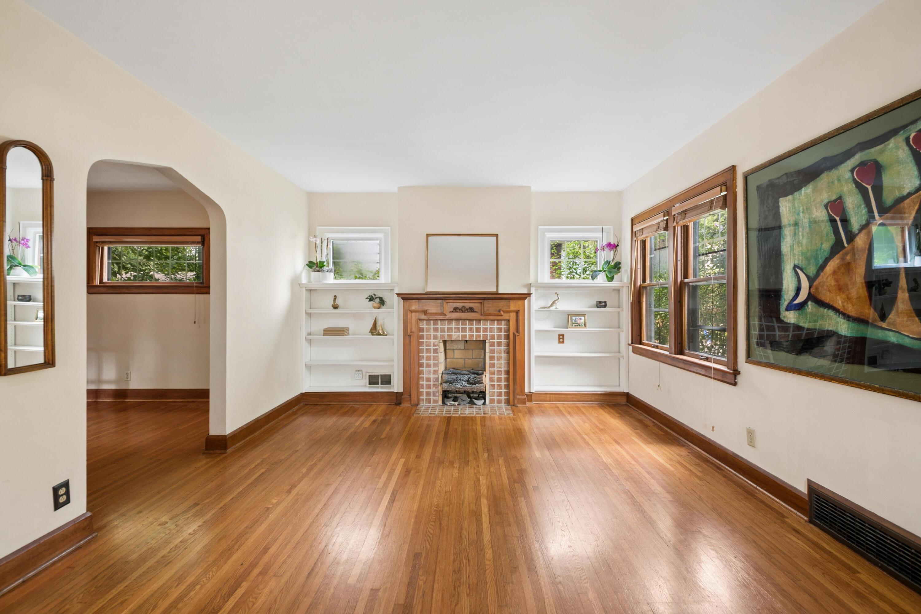 393 Mimring Road Columbus, OH 43202 - Photo 12 of 55 Large front room with built in shelves, great light