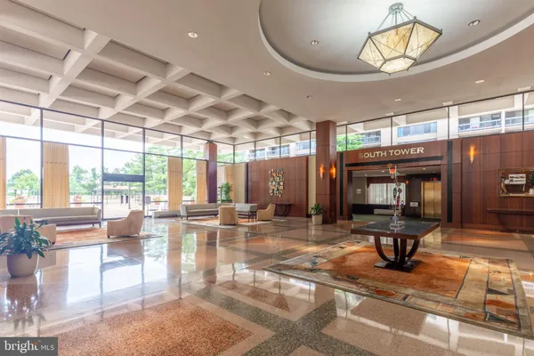 $1,900 | 3701 South George Mason Drive, Unit 101N, Falls Church, VA 22041