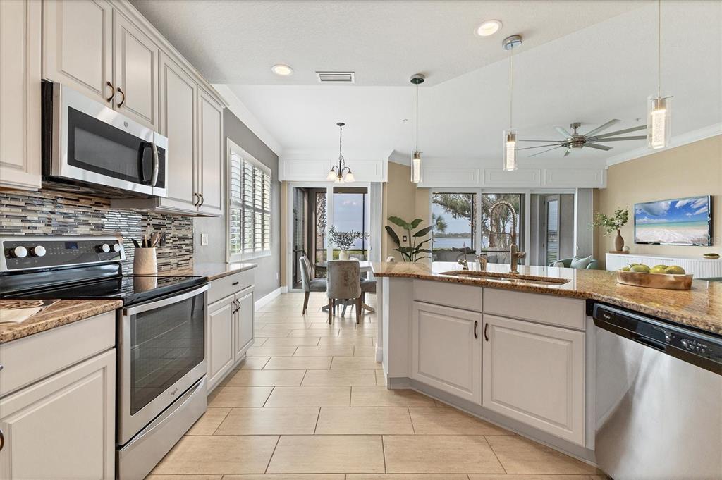 1226 Riverscape Street Bradenton, FL 34208 - Photo 14 of 56