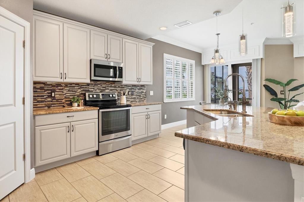 1226 Riverscape Street Bradenton, FL 34208 - Photo 15 of 56