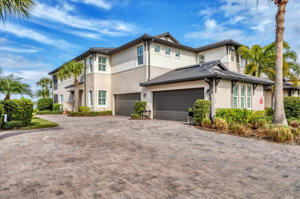 1226 Riverscape Street Bradenton, FL 34208 - Photo 4 of 56