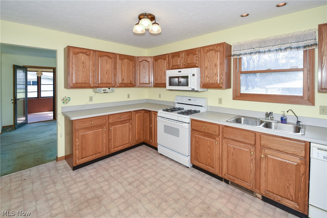 27387 Cook Road Olmsted Falls, OH 44138 - Photo 9 of 24 Gallery Image 9