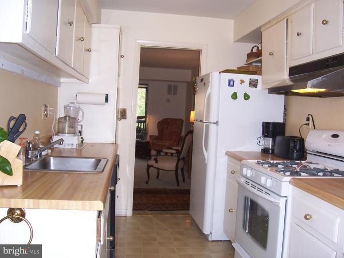 5248 West Running Brook Road, Unit 301 Columbia, MD 21044 - Photo 9 of 24 Kitchen #2