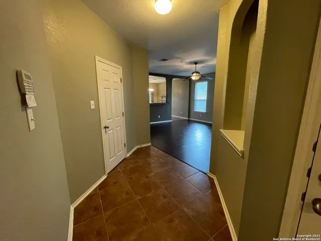 $1,600 | 745 Hollow Ridge, Schertz, TX 78108