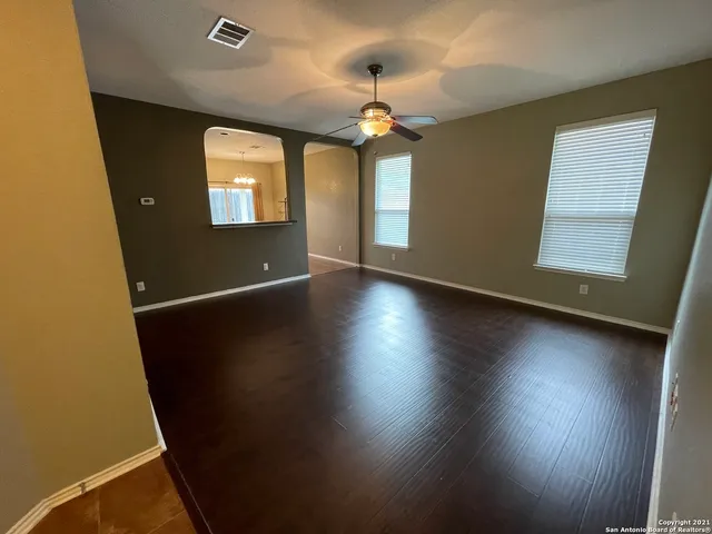 $1,600 | 745 Hollow Ridge, Schertz, TX 78108