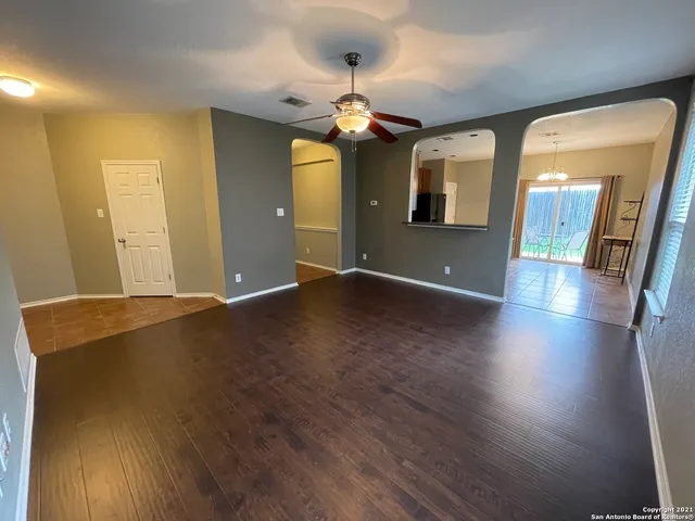 $1,600 | 745 Hollow Ridge, Schertz, TX 78108