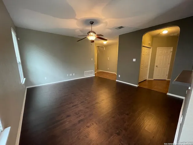 $1,600 | 745 Hollow Ridge, Schertz, TX 78108