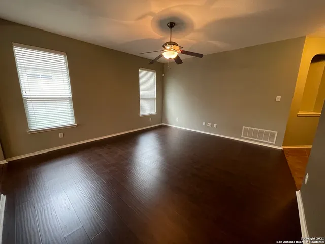 $1,600 | 745 Hollow Ridge, Schertz, TX 78108