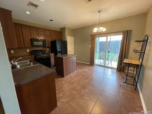 $1,600 | 745 Hollow Ridge, Schertz, TX 78108